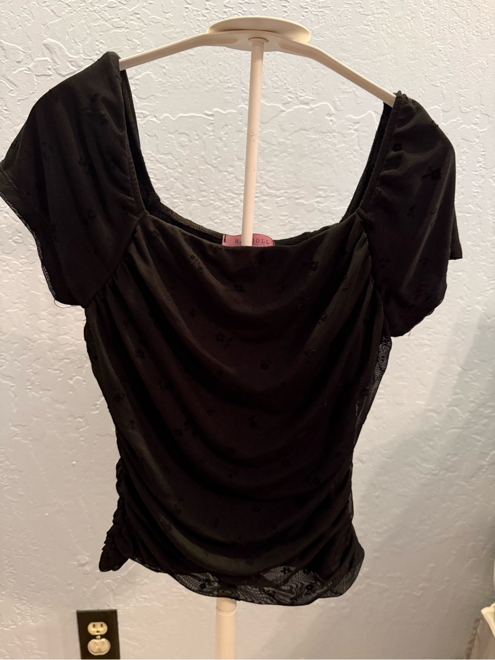 Ragdoll Black Scoop-Neck Short Sleeve crop Top